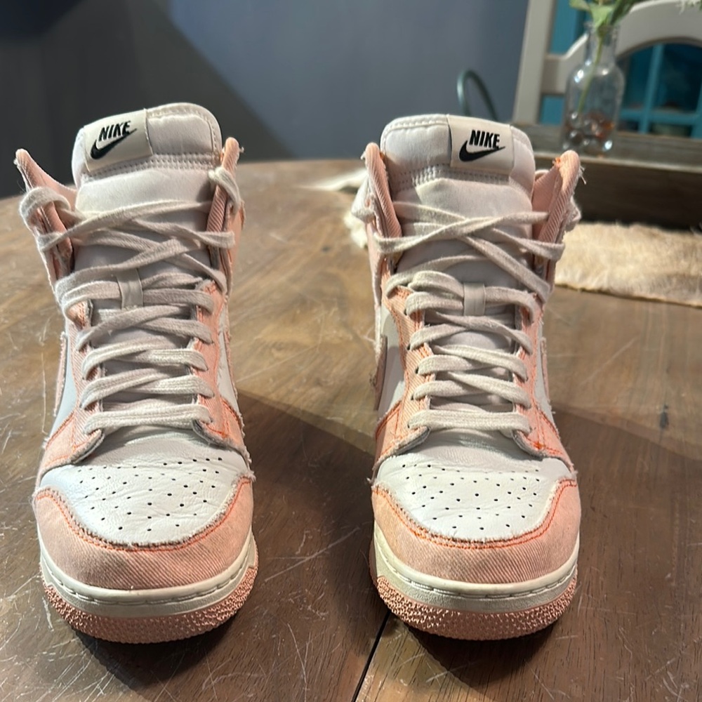 Nike Women's Sneakers in White and Pink